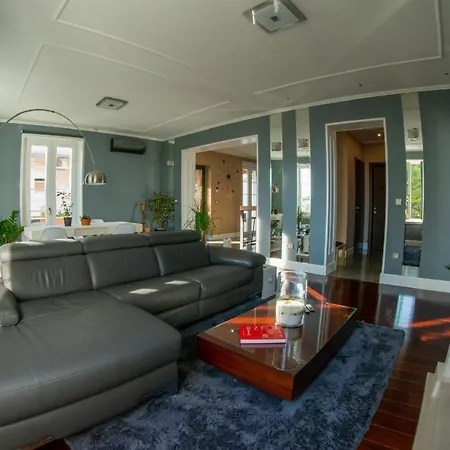 Luxury Equanimity Apartment
